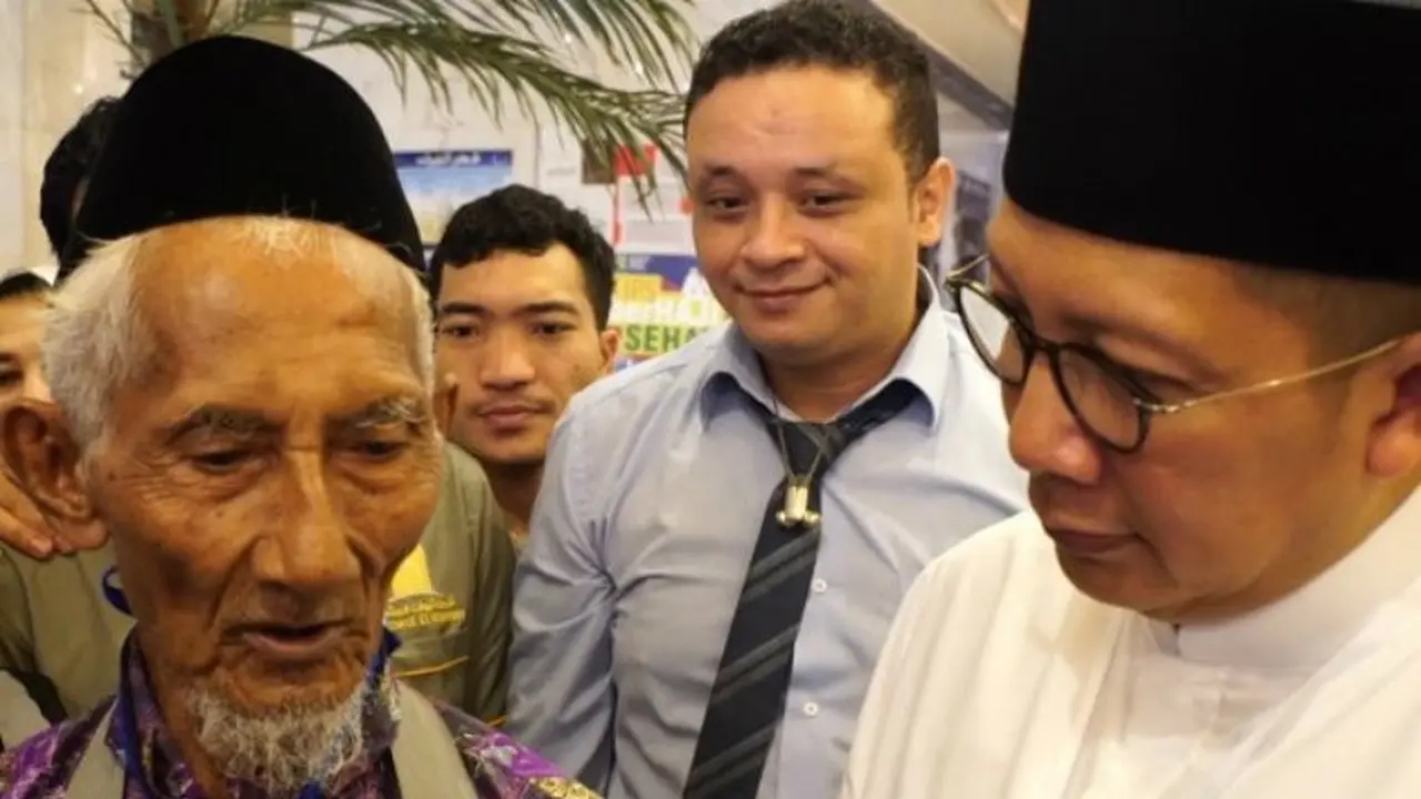 Jemaah Calon Haji Indonesia bernama Sutar