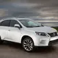 Saat pengendara menutup jendela Lexus RX350, maka apapun yang terjadi di luar menjadi tidak masalah, termasuk bising mesin dan klakson tanpa henti (Foto: autoblog.com)