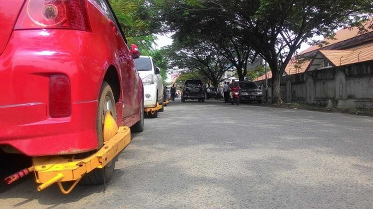 Tertibkan parkir liar di Banda Aceh, petugas kehabisan gembok