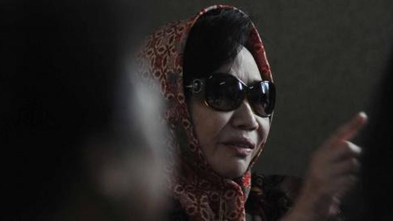 Tak ditemani suami, Nunun sebut Adang sibuk
