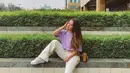 Perpaduan baju warna ungu muda dan putih memang tak pernah gagal. Coba sontek gaya Aruan Marsha berikut ini. (Instagram/aruanmarsha).