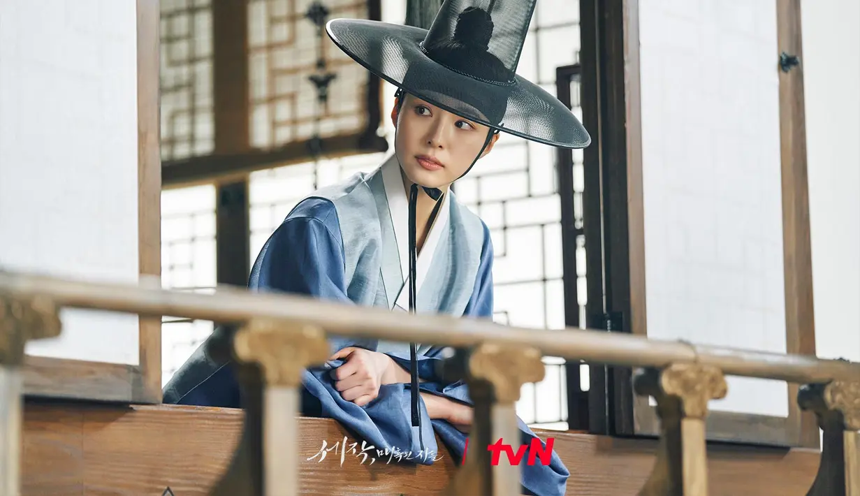 Secara terbuka menampilkan dirinya sebagai pemain baduk laki-laki, dia tanpa rasa takut menghadapi tantangan dari pemain lain satu demi satu. (Foto: tvN)