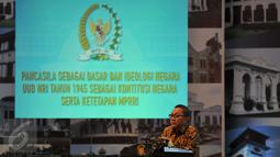 Ketua MPR Zulkifli Hasan memberikan sambutannya di acara Peringatan Hari Konstitusi di Gedung Nusantara IV, Senayan, Jakarta, Kamis (18/8). Sejumlah kegiatan diselenggarakan MPR dalam rangka peringatan Hari Konstitusi.(Liputan6.com/Johan Tallo)