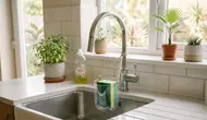 Cara Membuat Tempat Spons Cuci Piring dari Botol Bekas,  Bikin Area Wastafel Lebih Rapi