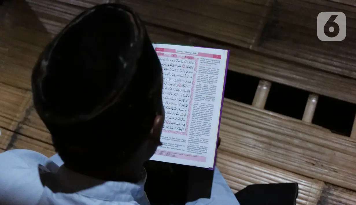 Aldi yang berganti nama muslim menjadi Hamid Bambang Kusomo (28) saat ditemui di pemukiman mualaf yang berbatasan dengan daerah adat Baduy. Aldi mengaku memeluk Islam setelah mendatangi pemukiman mualaf yang tidak jauh dari Baduy luar. (Liputan6.com/Herman Zakharia)
