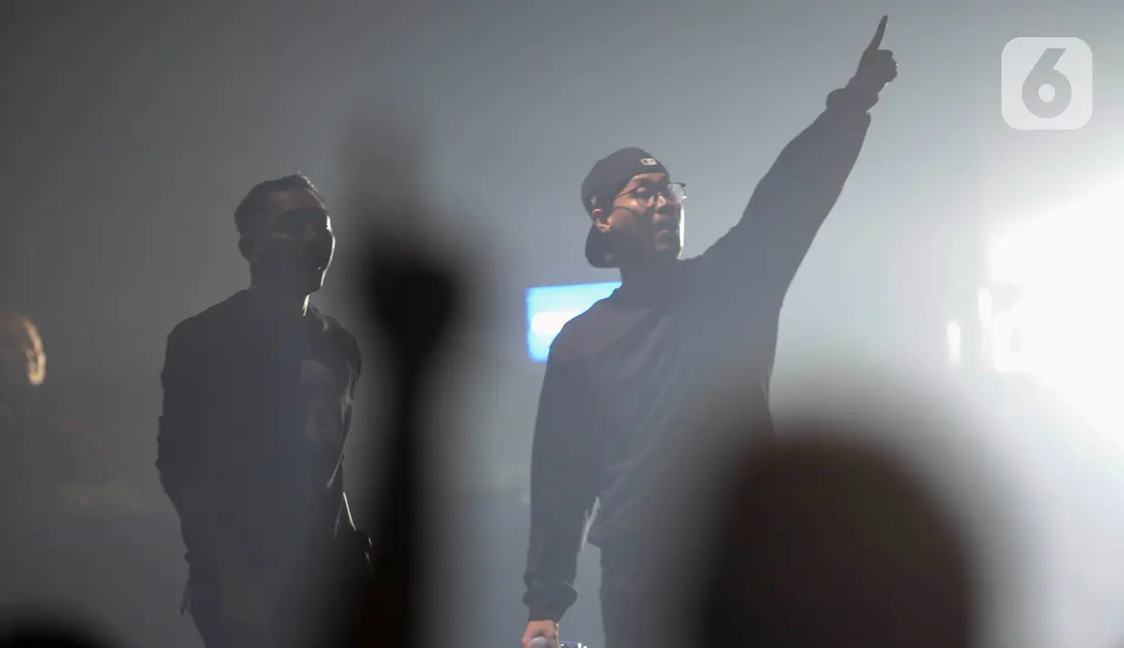 Aksi salah satu pengisi acara Djakarta Warehouse Project (DWP) 2019 di JI Expo Kemayoran, Jakarta, Jumat (13/9/2019). DWP 2019 hari pertama dimeriahkan sederet penampilan DJ papan atas dunia, seperti Martin Garrix, Zedd dan masih banyak lainnya. (Kapanlagi.com/Budy Santoso)