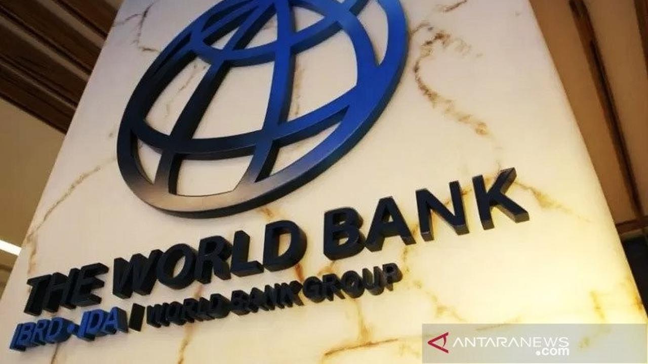 Ekonom Soroti Pemangkasan Proyeksi Ekonomi Indonesia Bank Dunia: Peringatan untuk Perkuat Mesin Pertumbuhan