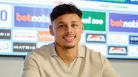 Bek Go Ahead Eagles di Eredivisie 2024/2025, Dean James, berminat untuk dinaturalisasi menjadi Warga Negara Indonesia (WNI) untuk membela Timnas Indonesia. (Bola.com/Dok.Instagram Dean James).