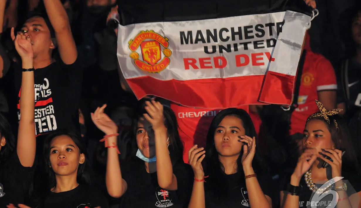 Sejumlah gadis saat menghadiri acara Ulang tahun ke-3 Simpatisan United di Hall A Senayan, Jakarta, Sabtu (20/12/2014). (Liputan6.com/Faisal R Syam)
