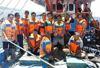 KM Koxinga, kapal milik Rafli Antouw, awalnya bertolak dari pelabuhan sejak pukul 03.00 Wita bersama 12 anak buah kapal (ABK) termasuk kapten kapal. (Liputan6.com/Yoseph Ikanubun)