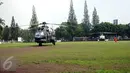Dua helikopter TNI disiagakan di lapangan ASIOP Senayan, Jakarta, Senin (7/3/2016). Saat berlangsungnya KTT Luar Biasa OKI, tidak sembarang orang bisa melintas di sekitar JCC dan kawasan GBK. (Liputan6.com/Helmi Fithriansyah)