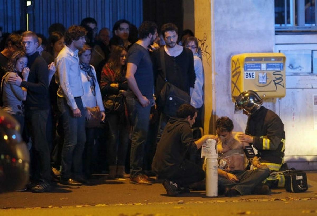 Kepanikan ribuan warga Paris diteror bom dan serangan beruntun