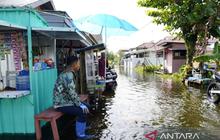 Wali Kota Banjarmasin Tinjau Titik Banjir Belum Surut, Cari Solusi Penanganan Cepat
