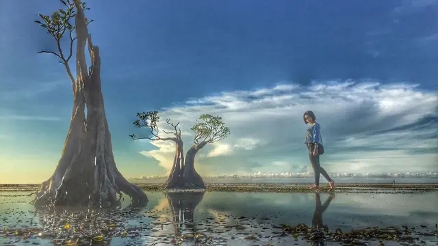 2. Pantai Walakiri