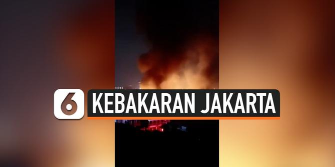 VIDEO: Kebakaran Puluhan Rumah Dekat Stasiun Duri