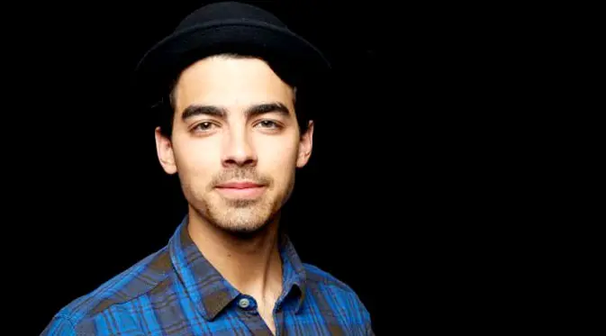 Joe Jonas (E!)