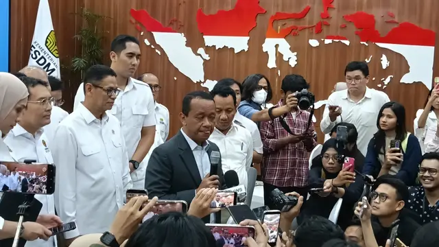Menteri Energi dan Sumber Daya Mineral (ESDM) Bahlil Lahadalia di Kantor Kementerian ESDM, Jakarta, Senin (20/4/2026). (Liputan6.com/Maul)