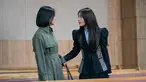 Inilah salah satu adegan dalam drama Korea The Glory yang diunggah oleh Kim Hieora di Instagram pribadinya. Aktingnya sebagai salah satu pembully Dong Eun (Song Hye Kyo) mencuri perhatian penonton, hingga banyak yang ikutan emosi dan geregetan karena aktingnya yang begitu mendalami. (Liputan6.com/IG/@hereare0318)