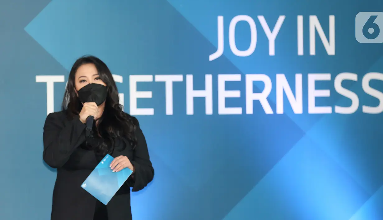 <p>Director of Communications BMW Group Indonesia Jodie O’tania memberi sambutan pada BMW Roadside Assistance Call Center di BMW Ultima, Tangerang Selatan (27/04/2022). BMW Roadside Assistance telah diluncurkan di Indonesia pada bulan Februari 2021 sebagai penyempurnaan dari BMW Roadside Assistance terdahulu dan ditingkatkan lagi kenyamanan dan kecepatan layanannya dengan bekerjasama dengan Allianz Worldwide Partners sebagai mitra terbarunya. (Liputan6.com/Fery Pradolo)</p>