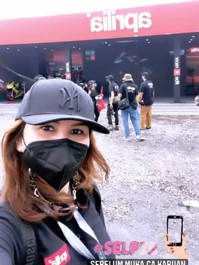 Nonton MotoGP, Ini 6 Potret Darius Sinathrya dan Donna Agnesia saat di Lombok