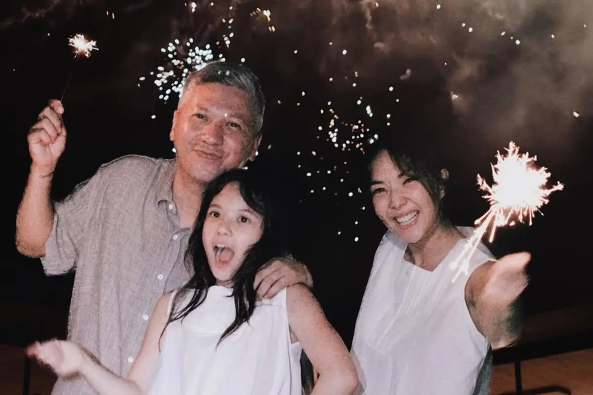 Gisella Anastasia dan Gempita saat Liburan Akhir Tahun Bersama Gading Marten di Bali kompak pakai baju putih [@gisel_la]