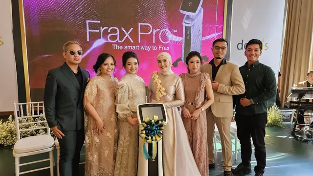 Dr. Evania menjelaskan pentingnya diet terkontrol dan perawatan untuk mengencangkan kulit setelah penurunan berat badan untuk mencegah kulit bergelambir (Foto: Aditya Eka Prawira/Liputan6.com)