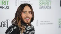  kini saatnya Jared mengucapkan selamat tinggal. Untuk itu, vokalis band 30 Seconds to Mars ini mengunggah sebuah foto potongan rambut berwarna hijau neon khas Joker di akun Instagramnya. (Bintang/EPA)