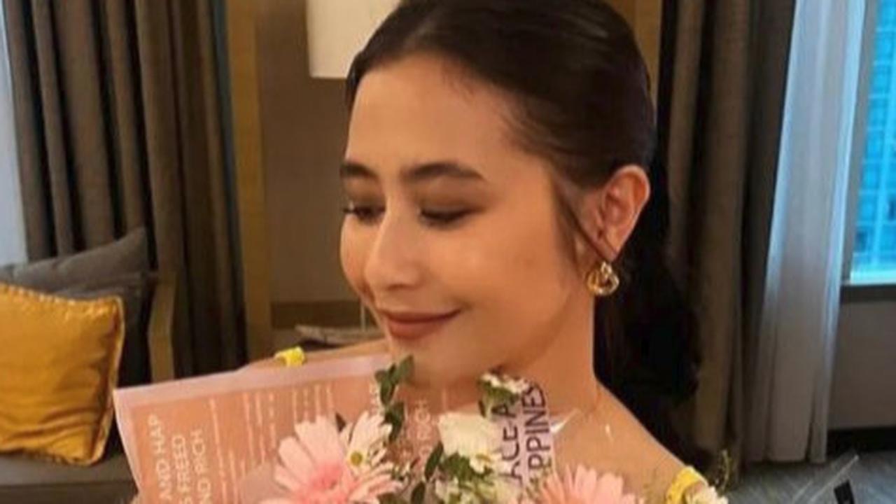 Pakai Dress Ratusan Ribu, Potret Prilly Latuconsina Cantik & Elegan dengan Outfit Serba Kuning 'Menyala' Disorot