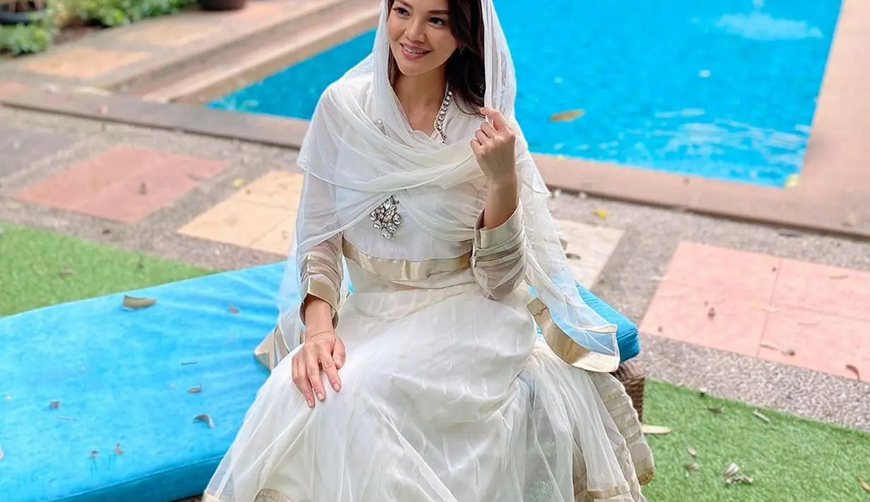 Diakui chef cantik yang satu ini bahwa jika sebelum pandemi ia lebih sering menghabiskan waktu untuk jalan-jalan. Namun kini, dirinya menjadi lebih fokus menekuni bisnis kue yang sudah lama dimimpikannya. (Instagram/farahquinnofficial)