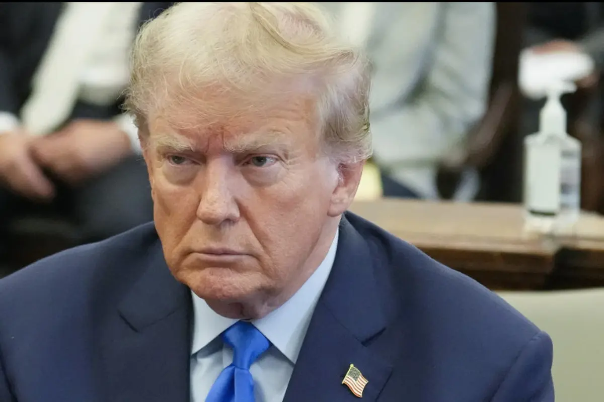 Donald Trump di pengadilan New York pada Senin 2 Oktober 2023. (AP Photo)