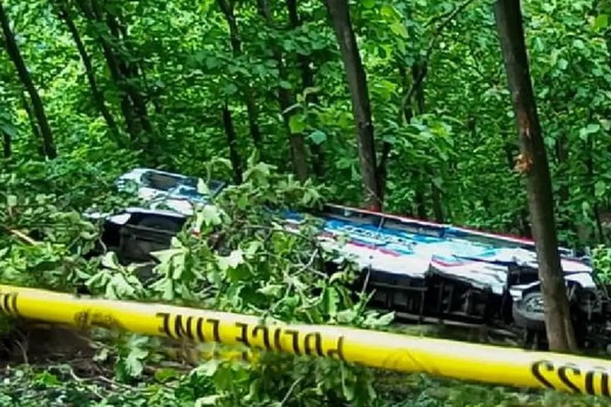 Bus terjun ke jurang di Situbondo, Jawa Timur.