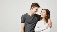 Kenali beberapa tanda ini agar kamu terbebas dari hubungan yang penuh dengan kekerasan, terutama kekerasan verbal yang penuh dengan emosi dan menyakiti hati. (Sumber: Freepik/cookie_studio).