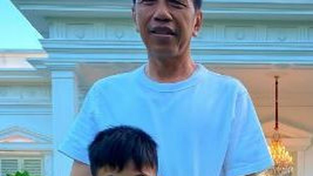 Berjersey Ronaldo, Momen Gocekan Jan Ethes Bikin 'Gawang' Jokowi Bobol