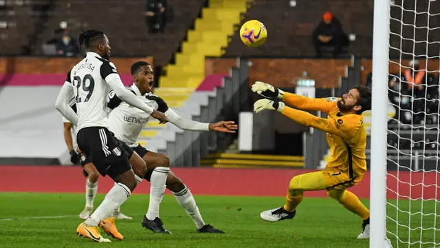 FOTO: Ditahan Imbang Fulham 1-1, Liverpool Gagal Geser Spurs