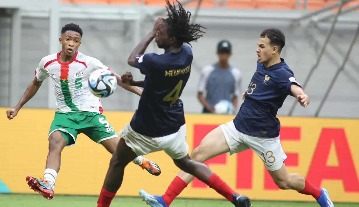 Prancis akhirnya menutup kemenangan dengan gol terakhir di menit ke-87 via tendangan penalti, yang gantian dieksekusi oleh Tidiam Gomis. (Doc. LOC WCU17/BRY)