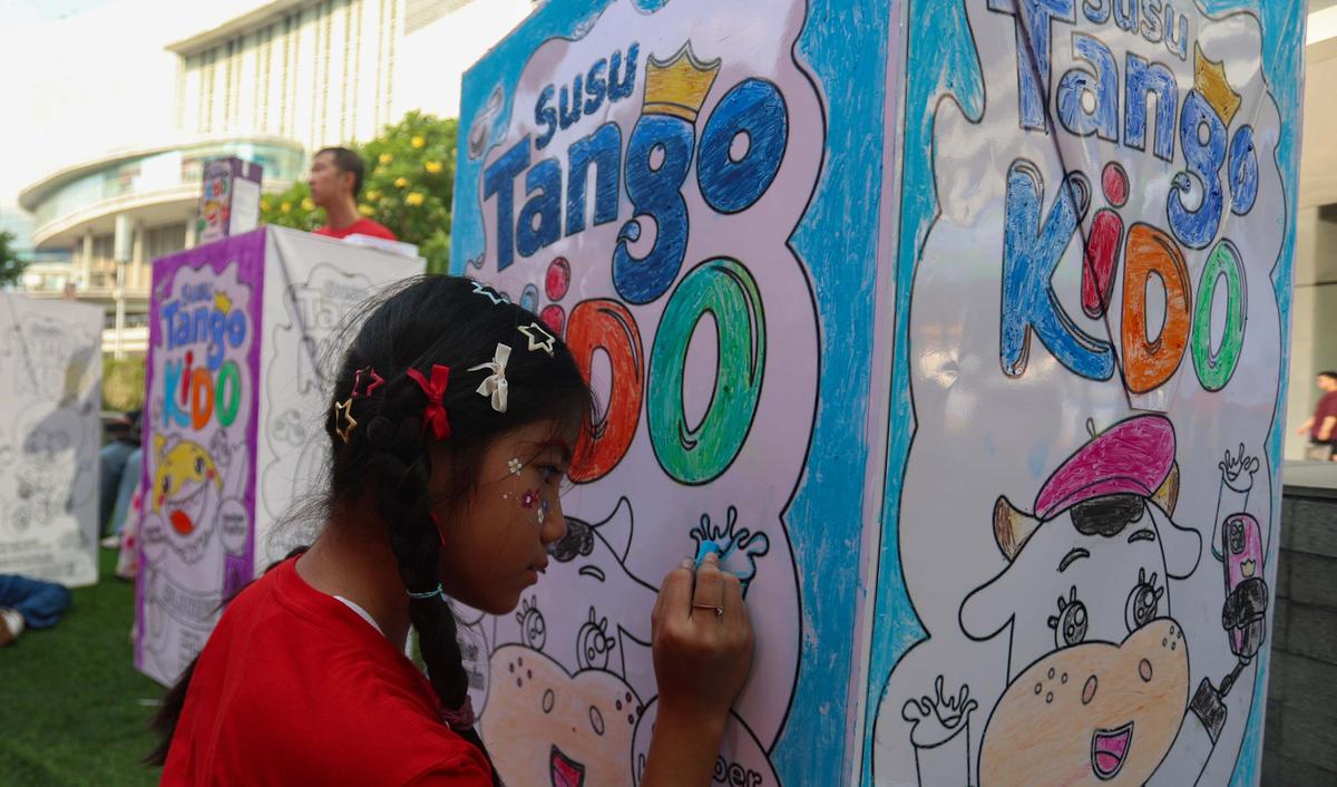 Kreativitas Anak Semarakkan Kegiatan Mewarnai Kemasan Susu