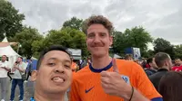 Bola.com bertemu Symen, penggemar sepak bola Belanda yang lupa-lupa ingat pemain Timnas Indonesia yang main di negaranya. (Bola.com/Benediktus Gerendo Pradigdo