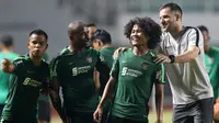 Pemain Timnas Indonesia, Bagus Kahfi, saat sesi latihan di Stadion Pakansari, Bogor, Kamis (22/8). Latihan tersebut untuk persiapan jelang laga kualifikasi Piala Dunia 2022. (Bola.com/M Iqbal Ichsan)