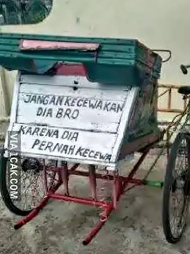 8 Potret Absurd Tulisan di Becak Ini Bikin Orang Geleng Kepala