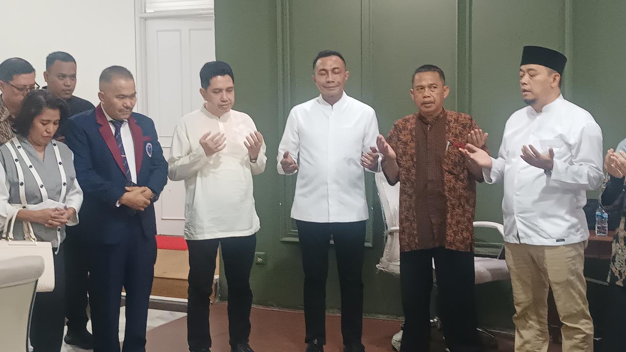Diiringi Selawat dan Rebana, Pasangan Independen Dharma-Kun Daftar Pilkada Jakarta ke KPU