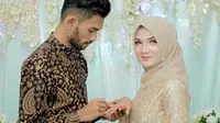 Martunis melamar kekasih hatinya, Sriwahyuni, di Banda Aceh, Minggu, 29 Desember 2019 (Dok.Instagram/@martunis_ronaldo/https://www.instagram.com/p/B6qbTMrFVeV/Komarudin)
