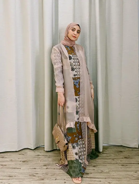 Sosok dari Vicky Alaydrus kini tengah banyak diperbincangkan oleh warganet. Pasalnya, adanya kisruh rumah tangga serta gugatan cerainya ke sang suami menjadi sorotan. (Liputan6.com/IG/vickyalaydrus)