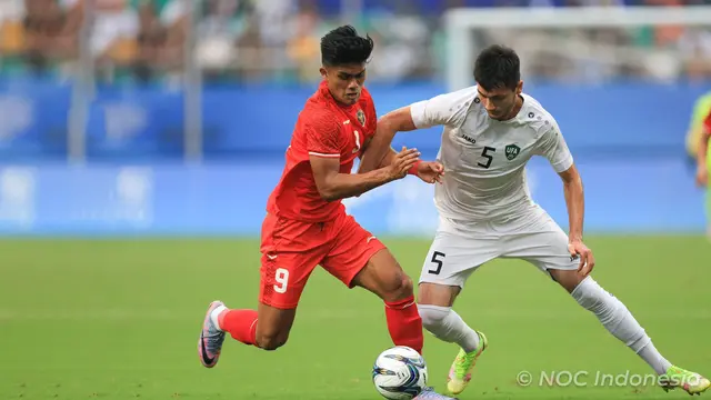 Foto: Aksi Ramadhan Sananta Bersama Timnas Indonesia U-24 saat Melawan Uzbekistan