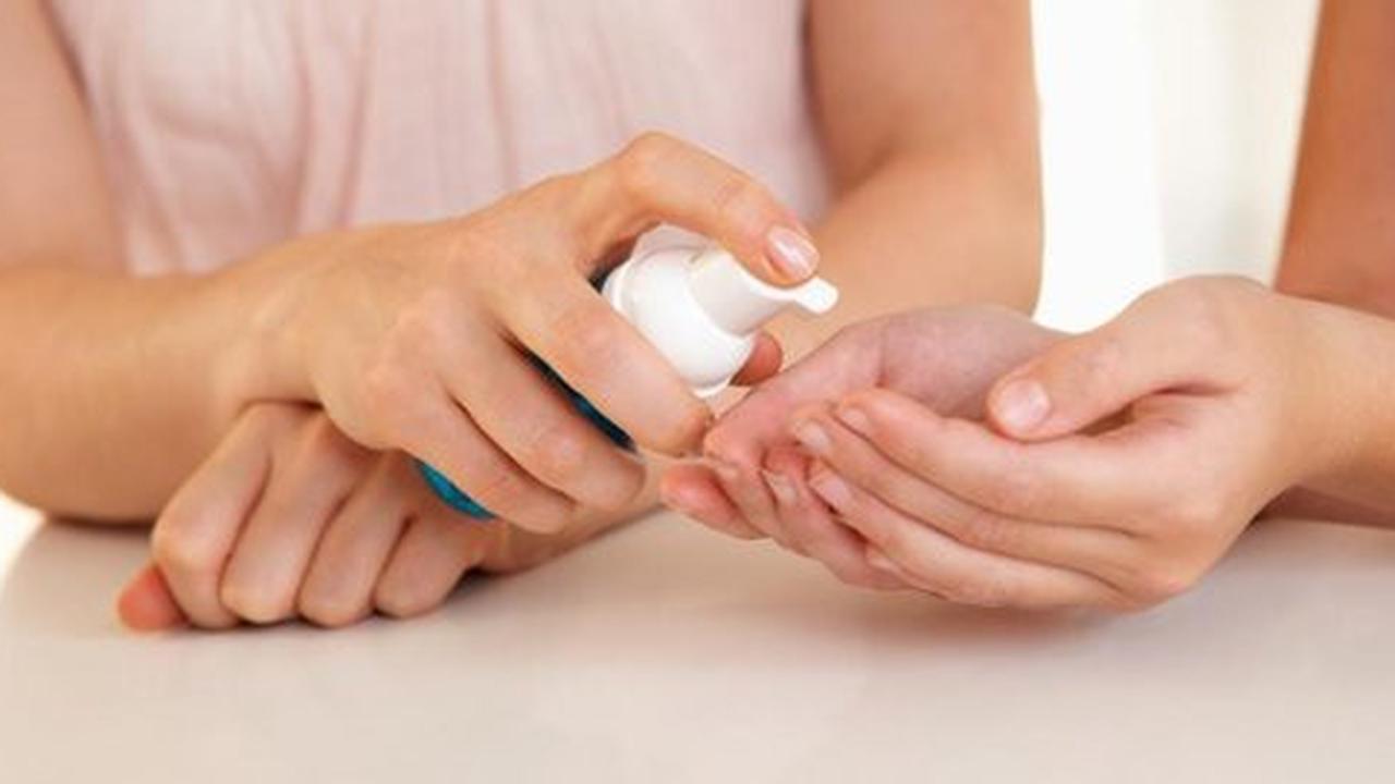 Buat kecanduan, ini bahaya tersembunyi hand sanitizer bagi anak-anak