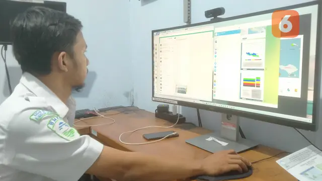 Prekirawan BMKG Banyuwangi, Agung Dwi Nugroho (Hermawan Arifianto/Liputan6.com)