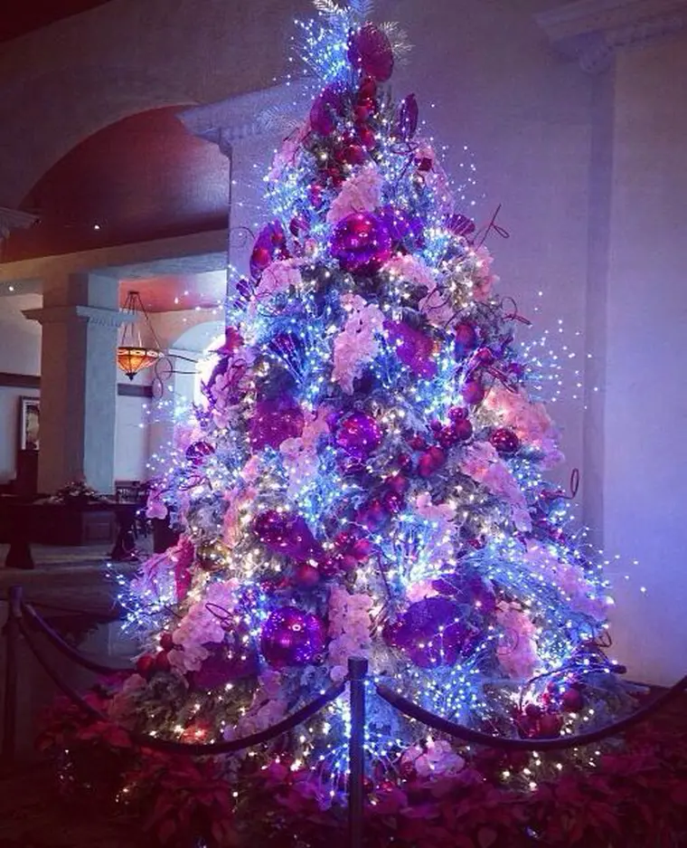 10 Pohon Natal Nuansa Ungu yang Keren & Cakep Banget - Photo Fimela.com