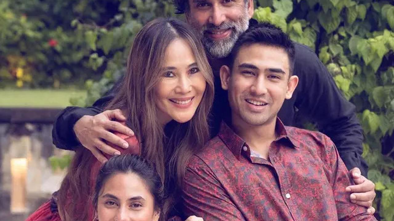 9 Pasangan Selebritis yang Langgeng di Usia Pernikahan Lebih dari 25 Tahun, Harmonis dan Jadi Panutan