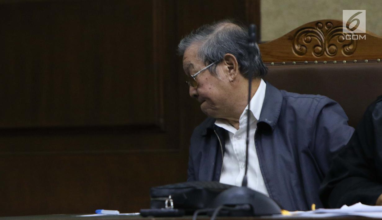 Terdakwa dugaan suap pada hakim Pengadilan Tipikor Medan Merry Purba, Tamin Sukardi saat menjalani sidang lanjutan di Pengadilan Tipikor, Jakarta, Kamis (17/1). Sidang mendengar keterangan saksi. (Liputan6.com/Helmi Fithriansyah)