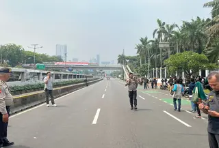 Jalan Gatot Soebroto tepatnya di depan Gedung DPR/MPR Sudah Ditutup (Foto: Radityo/Liputan6.com)