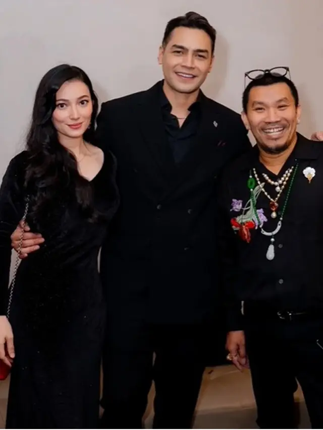 6 Potret Jonas Rivanno dan Asmirandah di Gala Premiere Film Gereja Setan